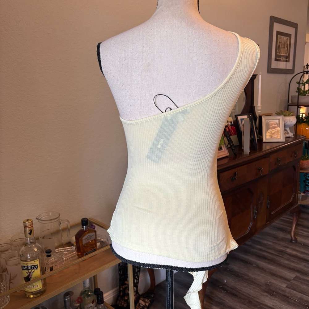 Asymmetrical Ruffle Top - Picture 3 of 4